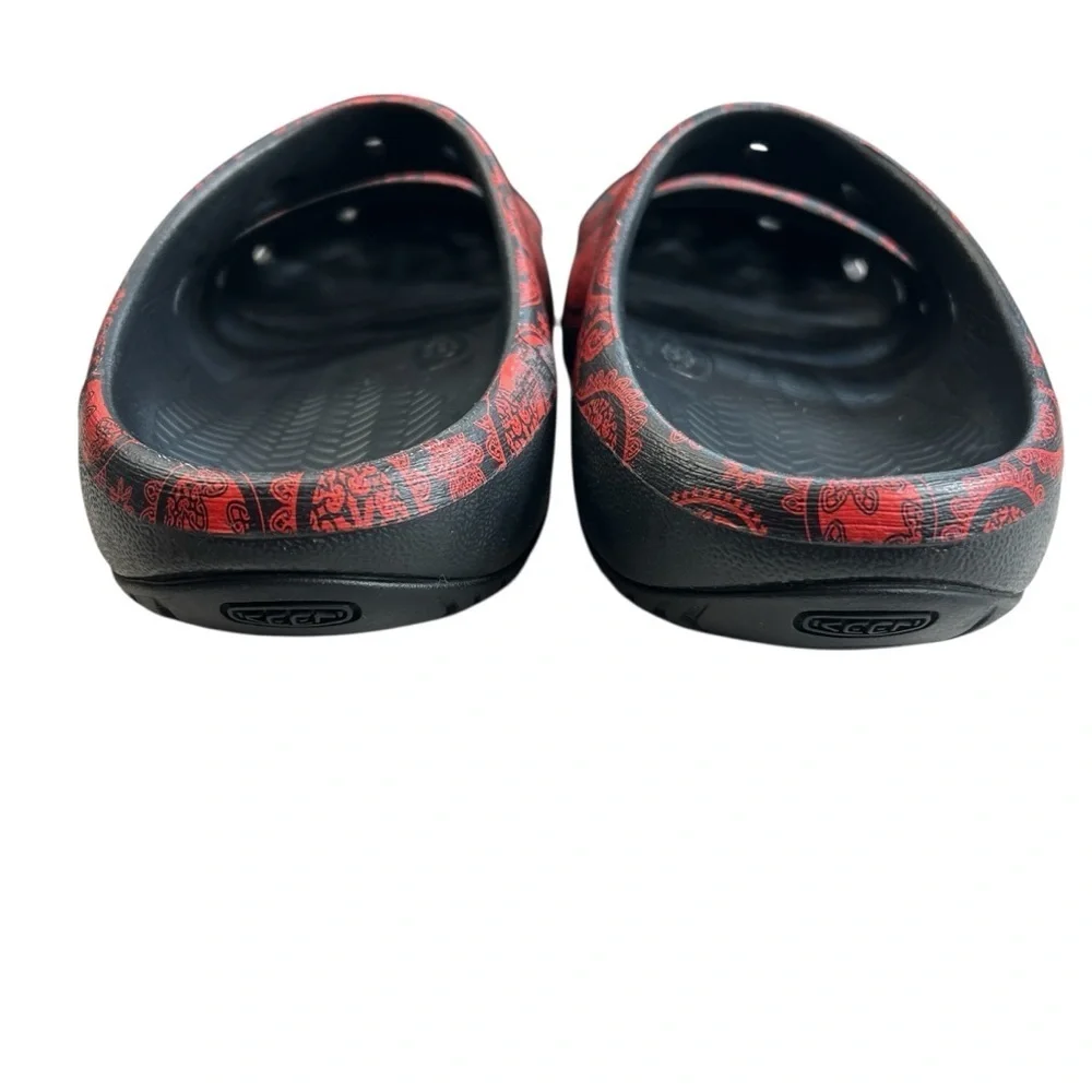 Keen Yogui Arts Clogs Sandals in Rip City Paisley (Red/Black) Pattern Size M7/W9